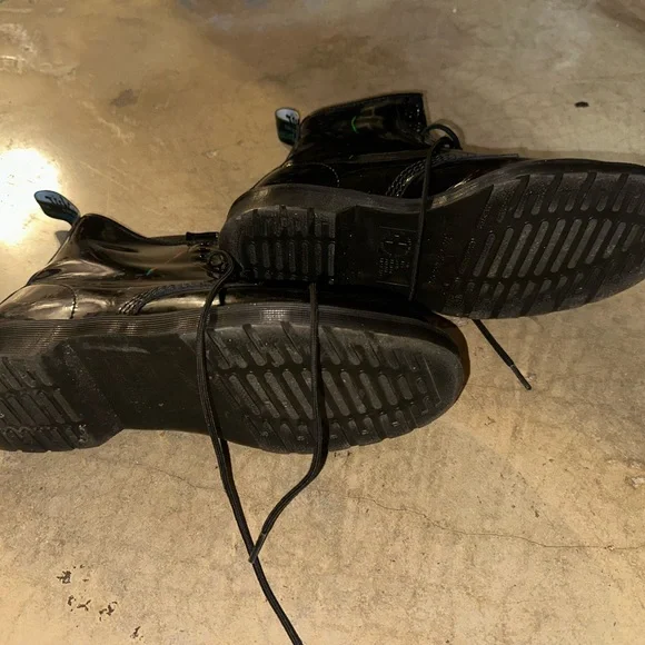 Dr. Martens Jadon HI Rainbow Patent Boots in Black - Picture 2 of 7